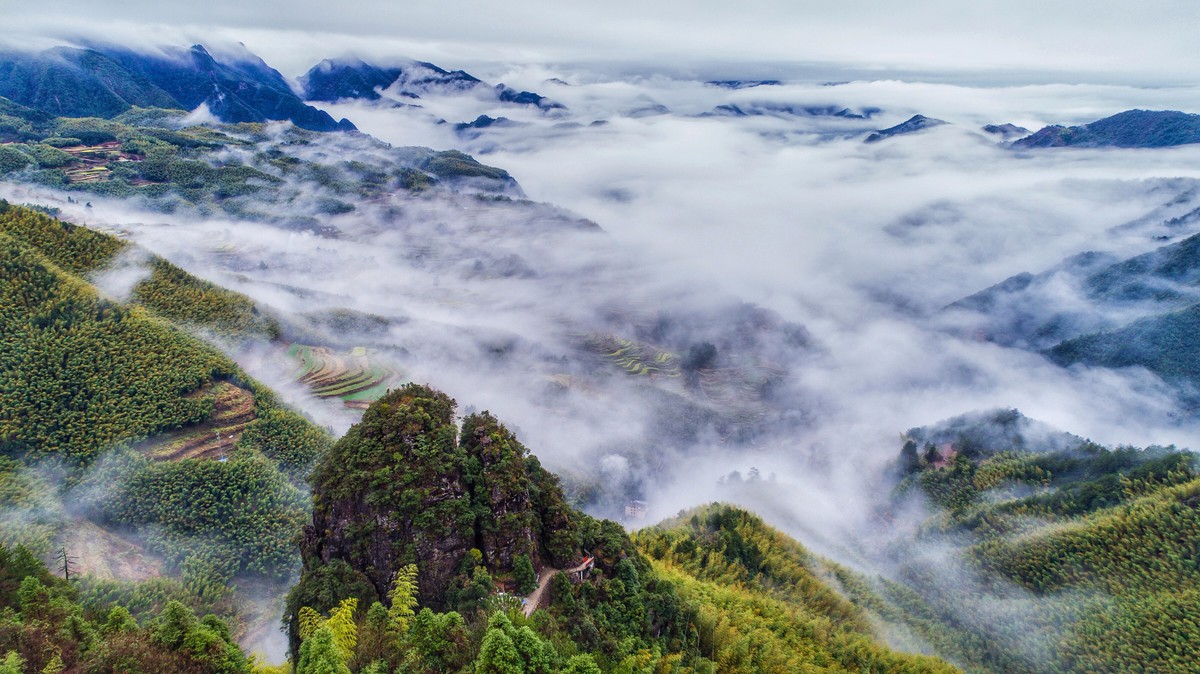 云卷山峦间的自然探索，云与山的攻略之旅